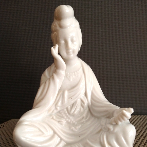 Vintage Chinese White Porcelain Blanc de Chine Kwan Yin Guan Yin Statue - Picture 1 of 12